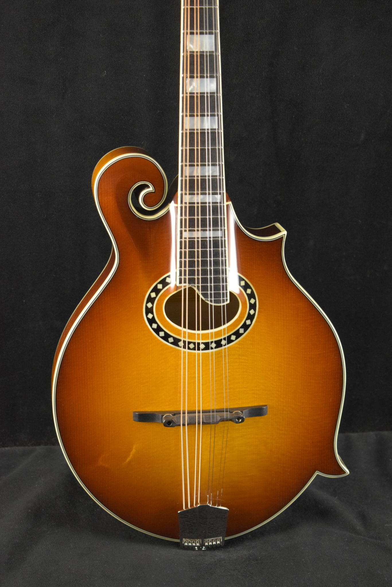 Eastman MD614-GB F-Style Oval-Hole Electric Mandolin Eastman MD614-GB F-Style Oval-Hole Electric Mandolin