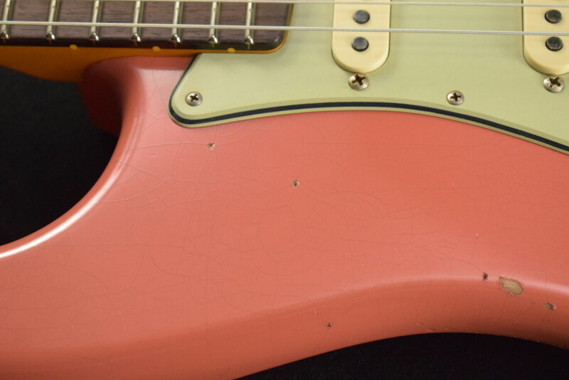 Fender Fender Limited Edition '60 Stratocaster Relic - Faded Aged Tahitian Coral 3A Rosewood Fingerboard