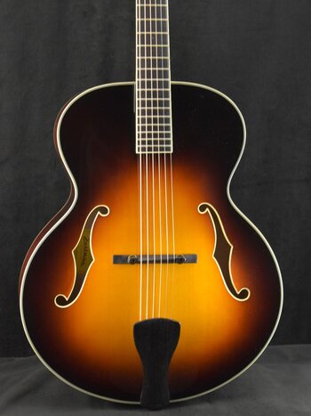 Eastman Eastman AR610-CS Solid Wood Archtop Classic Sunburst Truetone Gloss