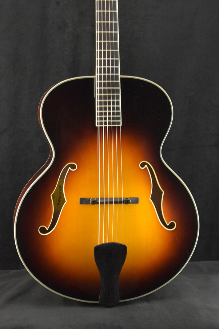 Eastman Eastman AR610-CS Solid Wood Archtop Classic Sunburst Truetone Gloss