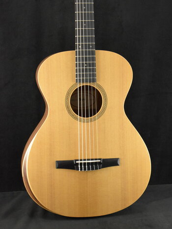 Taylor Taylor Academy 12-N Nylon-String Walnut/Lutz Spruce