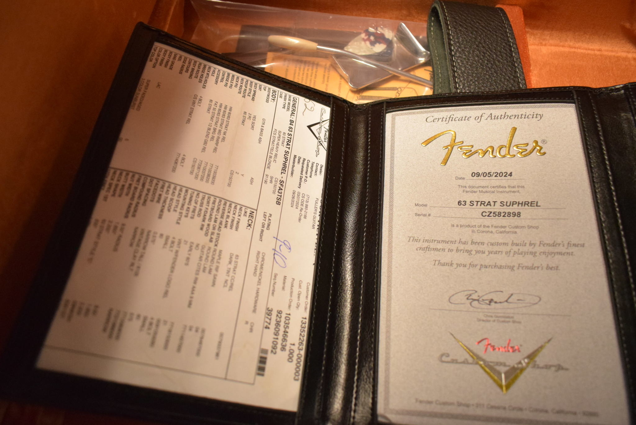 Fender Fender 1963 Stratocaster Super Heavy Relic Super Faded Aged 3-Color Sunburst 3A Rosewood Fingerboard