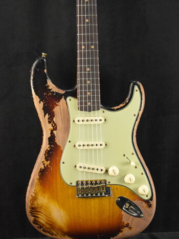 Fender Fender 1963 Stratocaster Super Heavy Relic Super Faded Aged 3-Color Sunburst 3A Rosewood Fingerboard