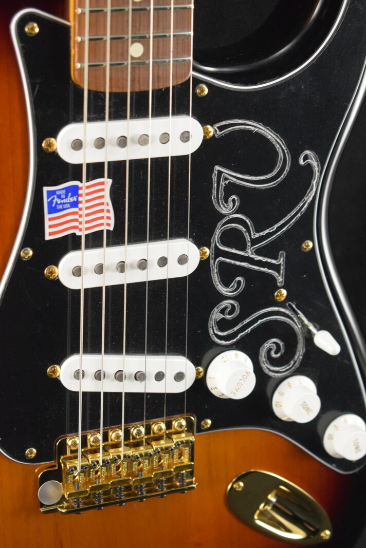 Fender Fender Stevie Ray Vaughan Stratocaster 3-Color Sunburst Pau Ferro Fingerboard
