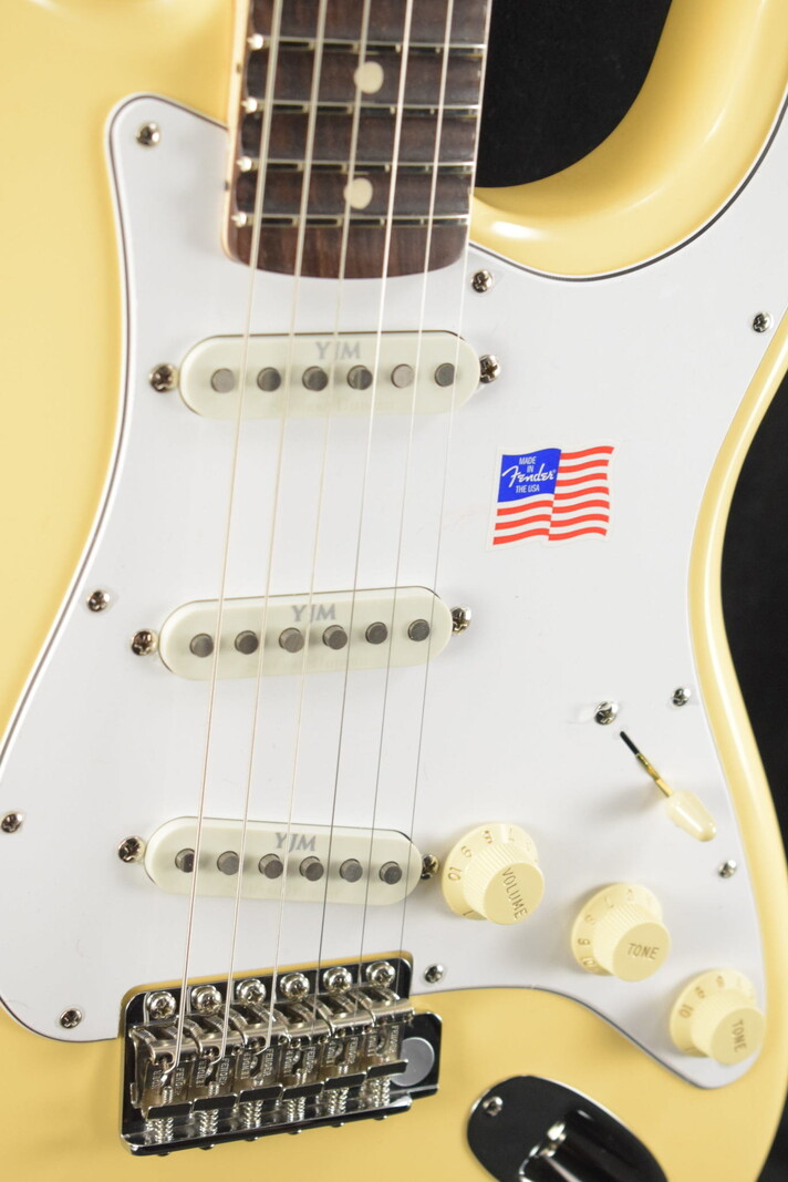 Fender Yngwie Malmsteen Stratocaster Vintage White Scalloped