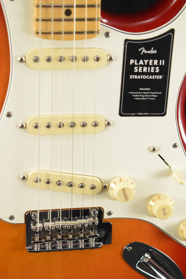 Fender Fender Player II Stratocaster Aged Cherry Burst Maple Fingerboard