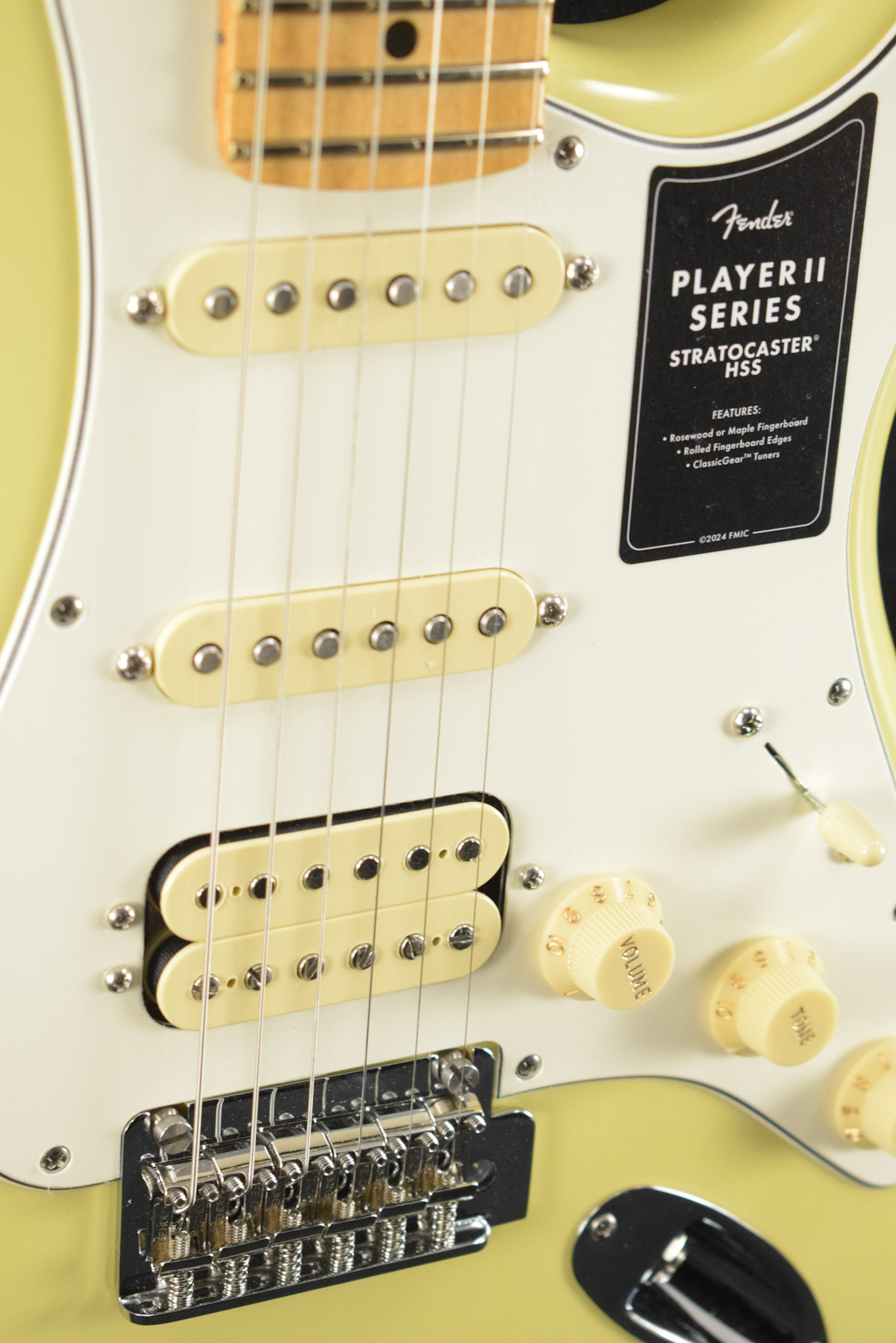 Fender Fender Player II Stratocaster HSS Hialeah Yellow Maple Fingerboard