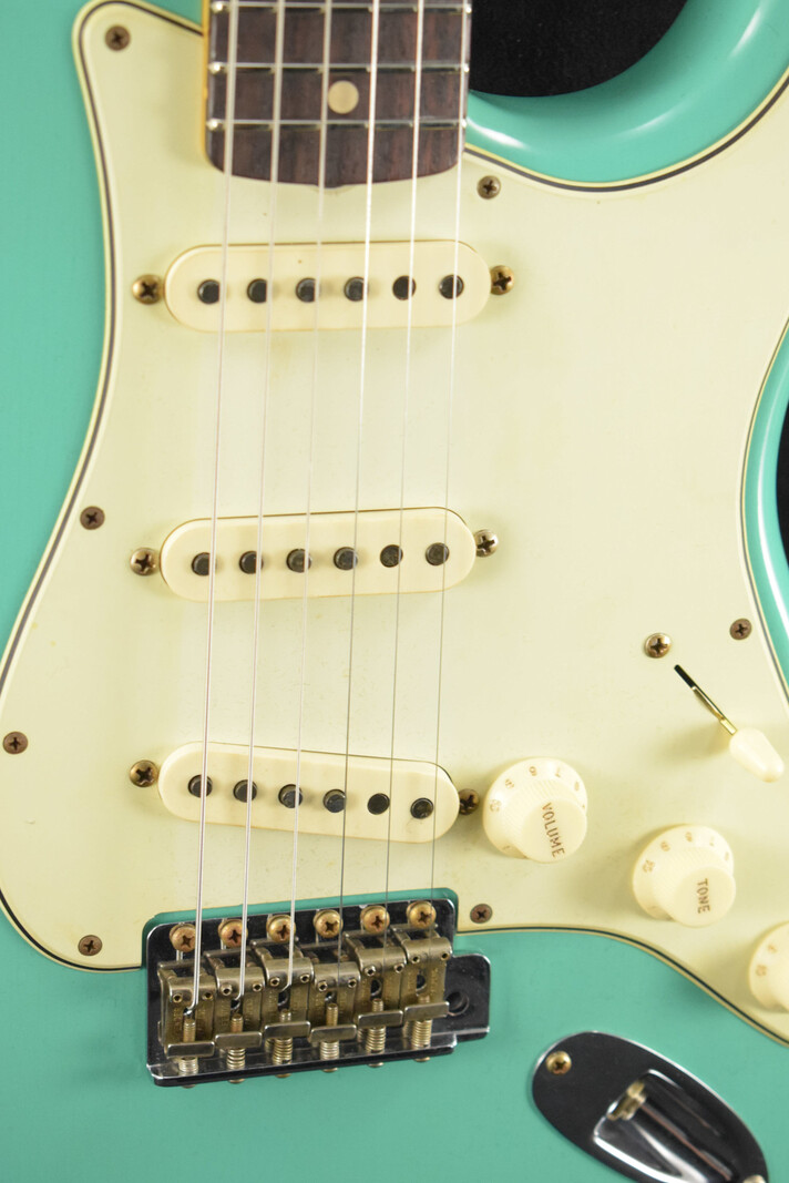 Fender Fender Limited Edition '63 Stratocaster Journeyman Relic Aged Sea Foam Green 3A Rosewood Fingerboard