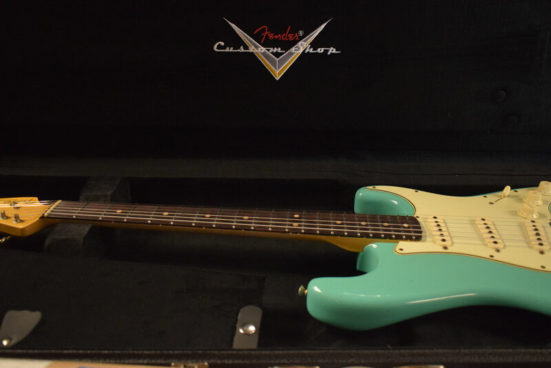 Fender Fender Limited Edition '63 Stratocaster Journeyman Relic Aged Sea Foam Green 3A Rosewood Fingerboard