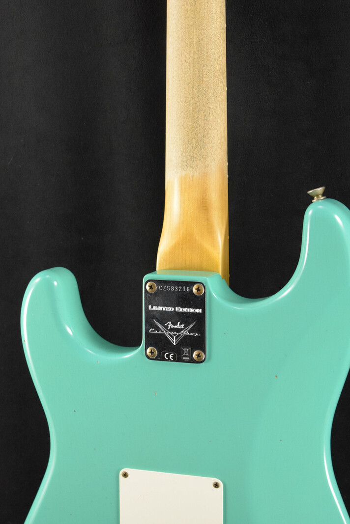 Fender Fender Limited Edition '63 Stratocaster Journeyman Relic Aged Sea Foam Green 3A Rosewood Fingerboard