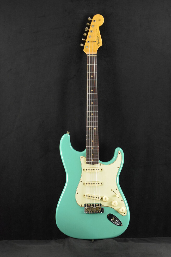 Fender Fender Limited Edition '63 Stratocaster Journeyman Relic Aged Sea Foam Green 3A Rosewood Fingerboard