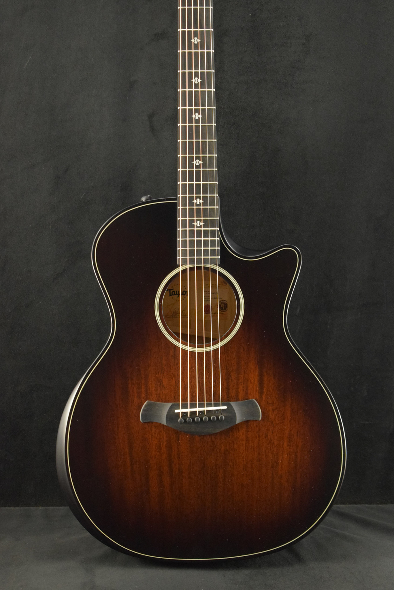 Taylor Builder's Edition 324ce Tobacco Kona Burst - Fuller's Taylor Builder's Edition 324ce Tobacco Kona Burst - Fuller's