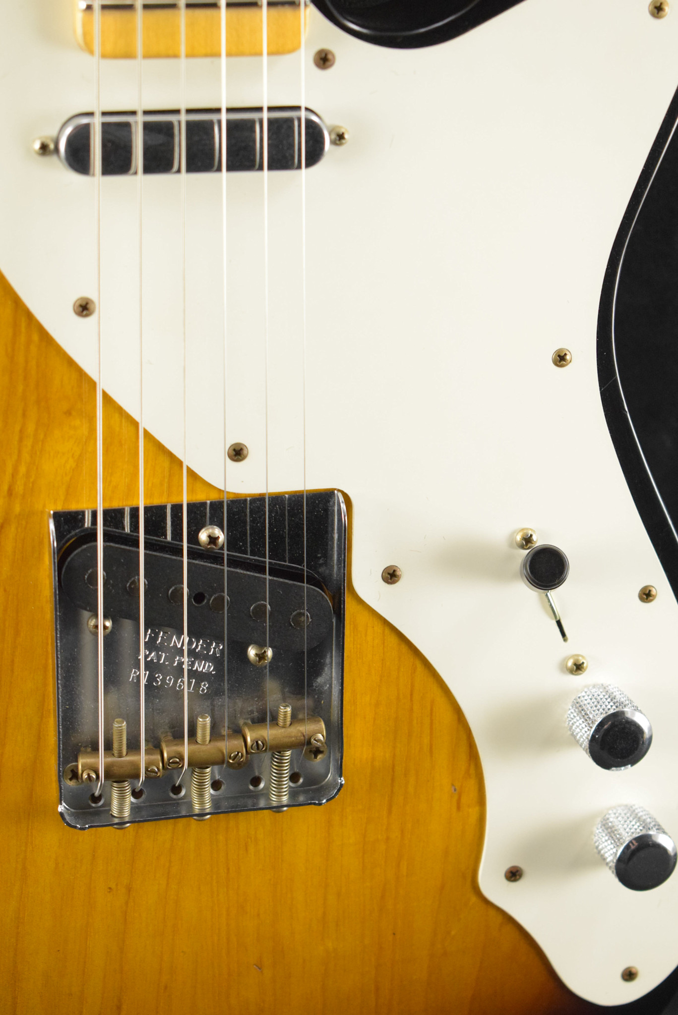 Fender Fender Custom Shop 50's Tele Thinline Journeyman Relic 2 Tone Sunburst (NAMM 2025 Ltd Ed)