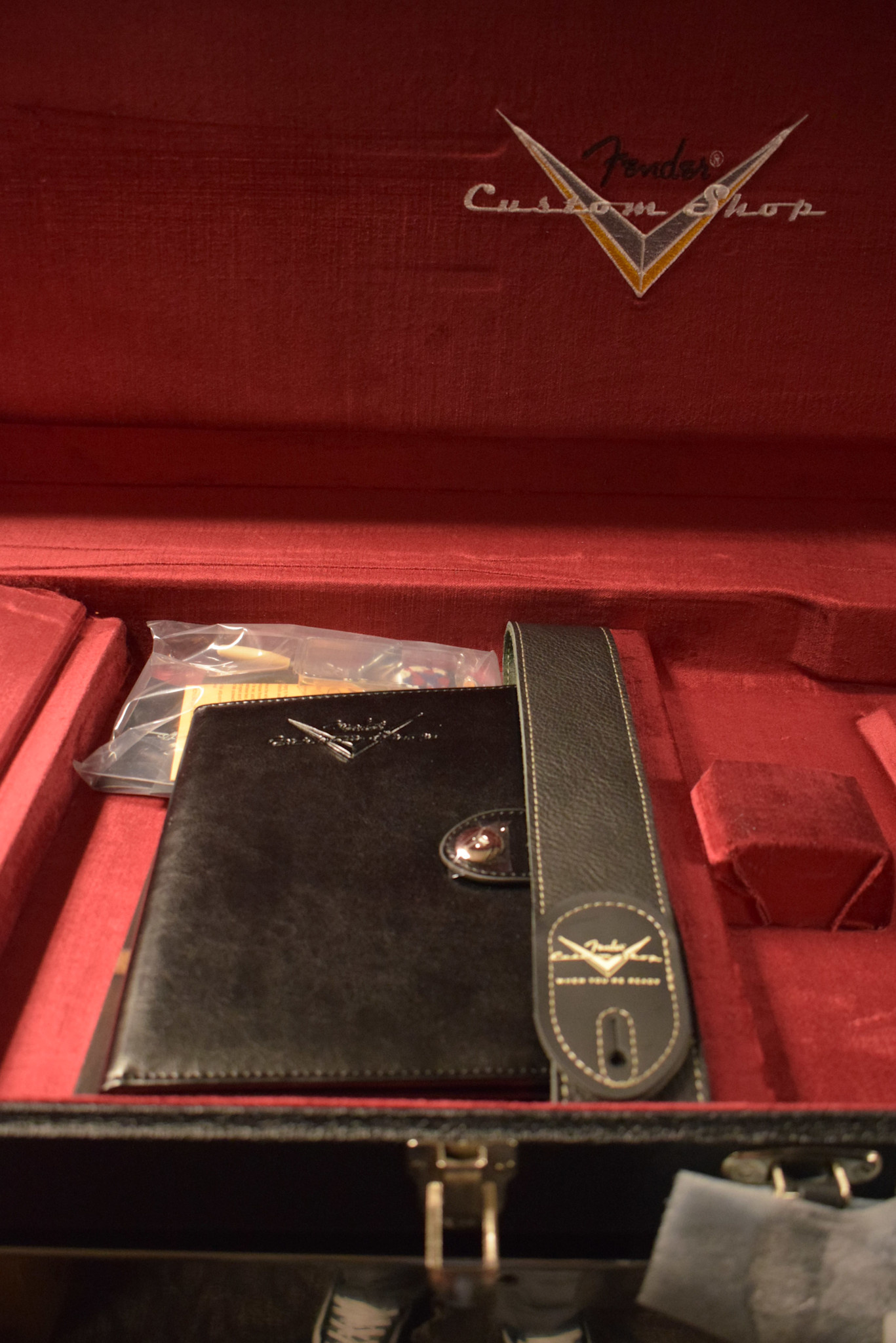 Fender Fender Limited Edition Fat '64 Stratocaster Journeyman Relic Aged Dakota Red 3A Rosewood Fingerboard,