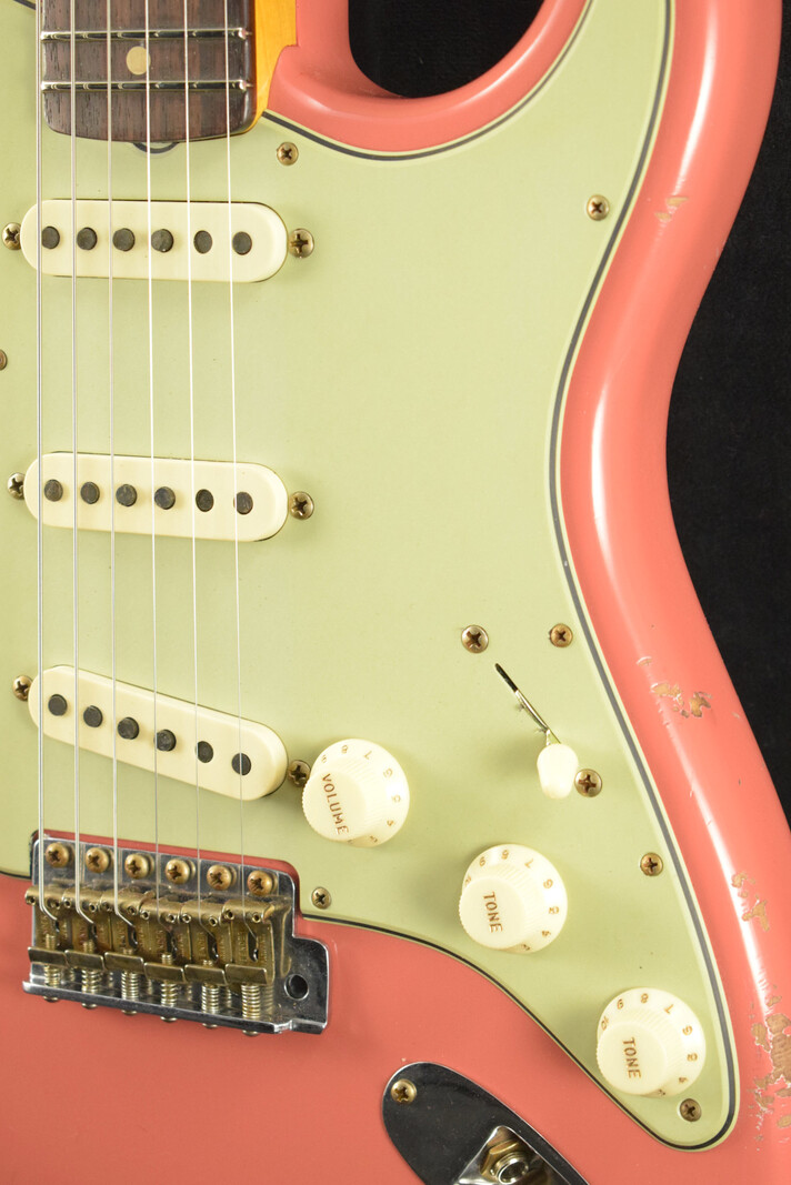 Fender Fender Limited Edition '60 Stratocaster Relic - Faded Aged Tahitian Coral 3A Rosewood Fingerboard