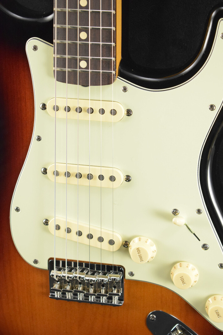 Fender Fender Robert Cray Stratocaster 3-Color Sunburst Rosewood Fingerboard