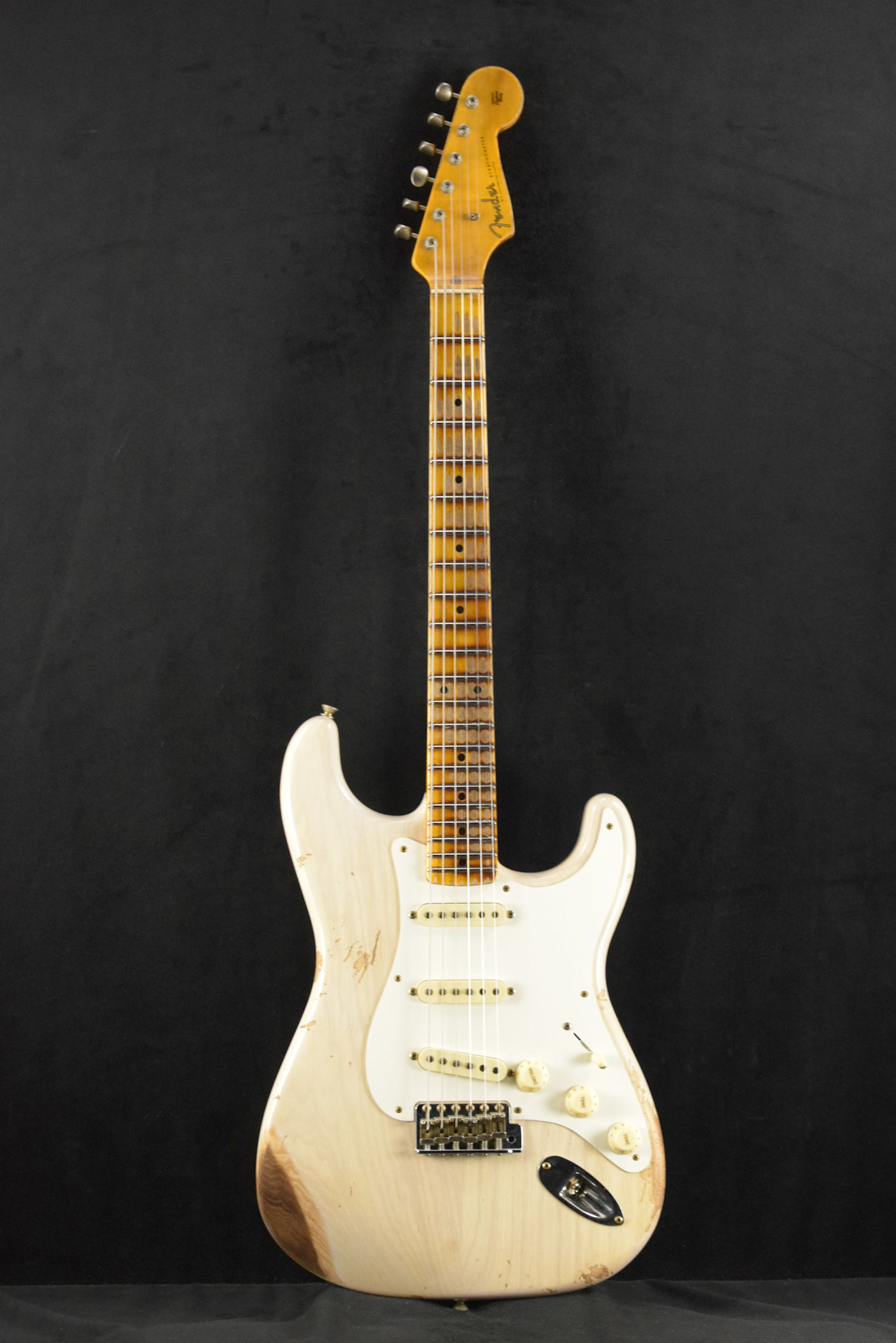Fender Fender 1957 Stratocaster Heavy Relic Aged White Blonde 1-Piece Rift Sawn Maple Neck Fingerboard