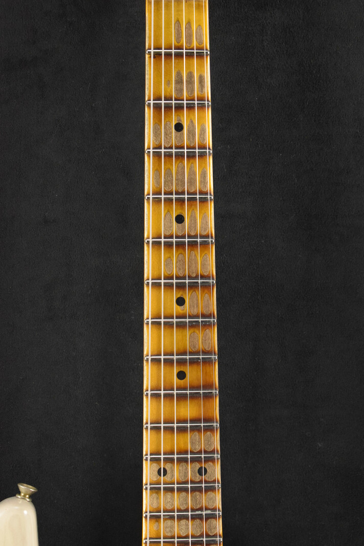 Fender Fender 1957 Stratocaster Heavy Relic Aged White Blonde 1-Piece Rift Sawn Maple Neck Fingerboard