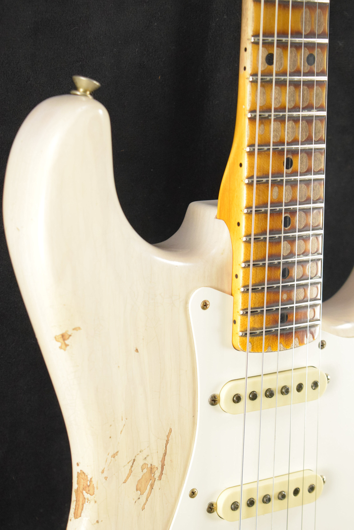 Fender Fender 1957 Stratocaster Heavy Relic Aged White Blonde 1-Piece Rift Sawn Maple Neck Fingerboard