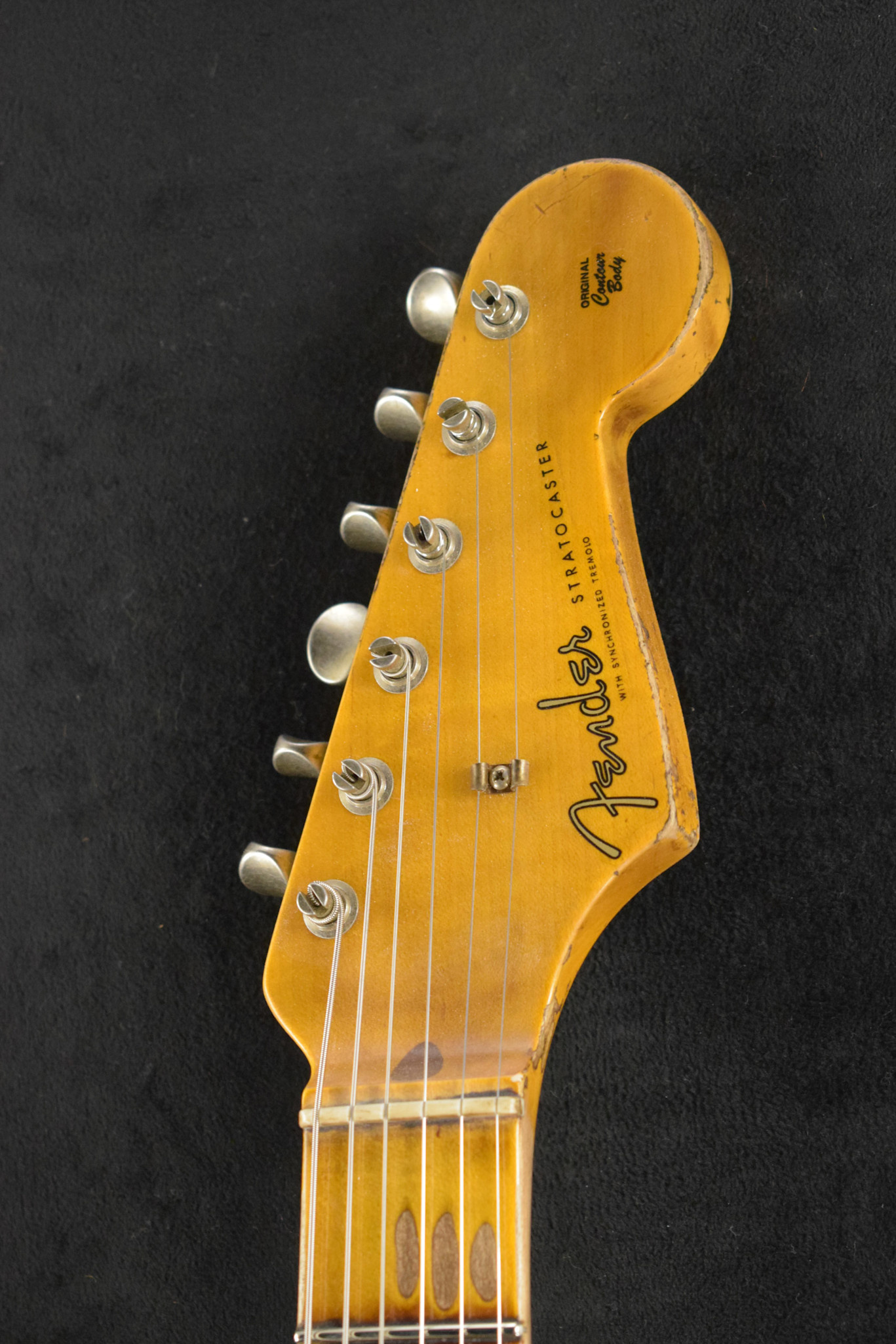 Fender Fender 1957 Stratocaster Heavy Relic Aged White Blonde 1-Piece Rift Sawn Maple Neck Fingerboard