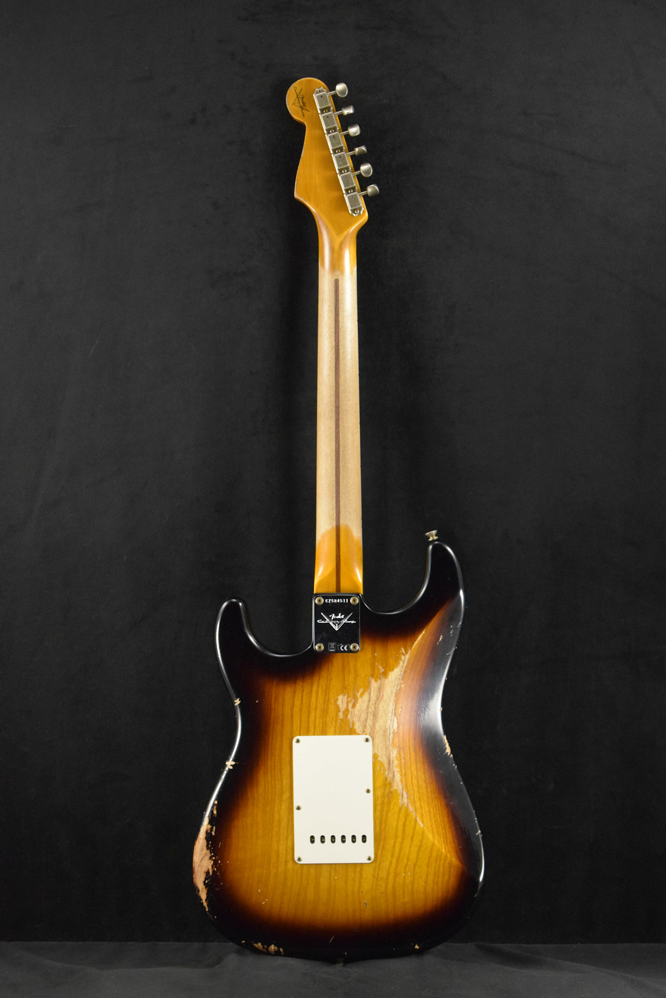 Fender Fender 1957 Stratocaster Heavy Relic Aged 2-Color Sunburst 1-Piece Rift Sawn Maple Neck Fingerboard