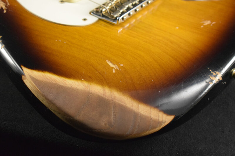 Fender Fender 1957 Stratocaster Heavy Relic Aged 2-Color Sunburst 1-Piece Rift Sawn Maple Neck Fingerboard