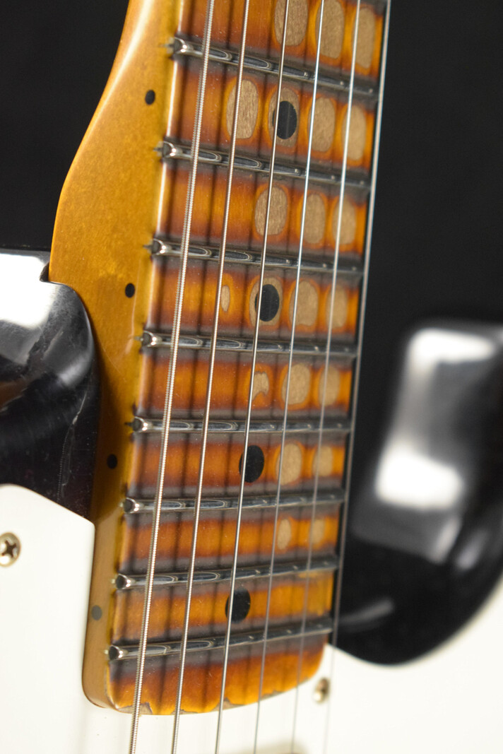 Fender Fender 1957 Stratocaster Heavy Relic Aged 2-Color Sunburst 1-Piece Rift Sawn Maple Neck Fingerboard