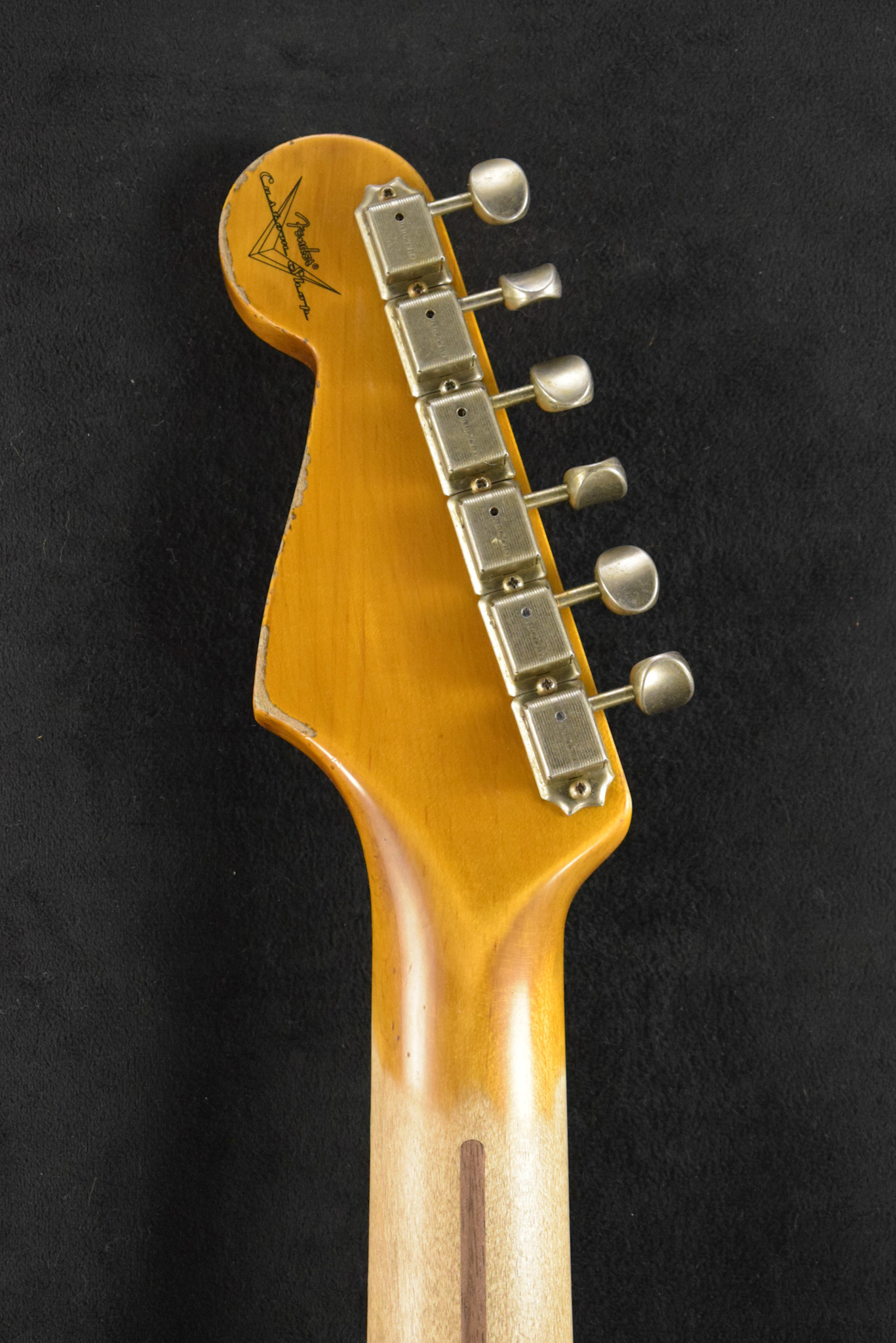 Fender Fender 1957 Stratocaster Heavy Relic Aged 2-Color Sunburst 1-Piece Rift Sawn Maple Neck Fingerboard