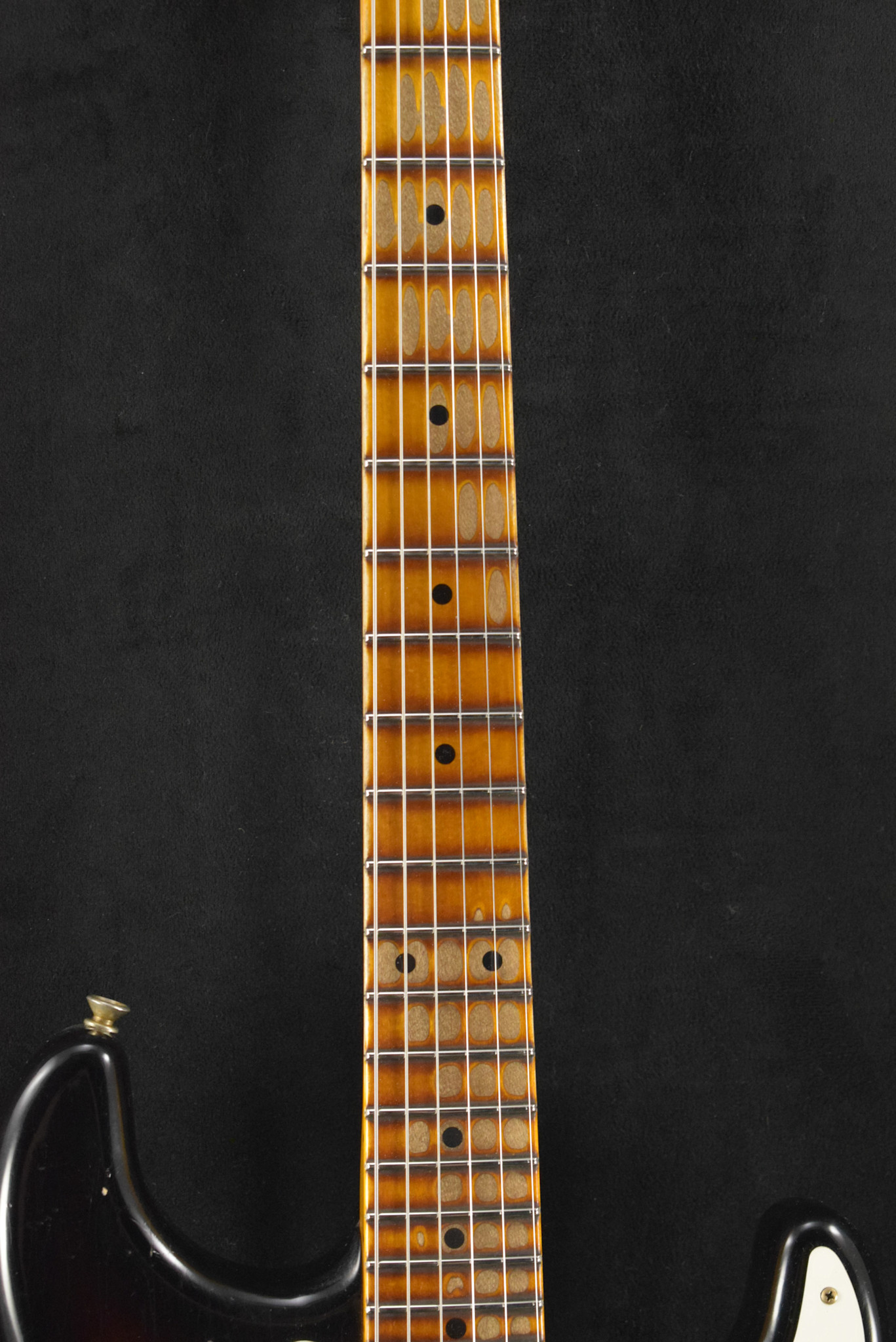 Fender Fender 1957 Stratocaster Heavy Relic Aged 2-Color Sunburst 1-Piece Rift Sawn Maple Neck Fingerboard