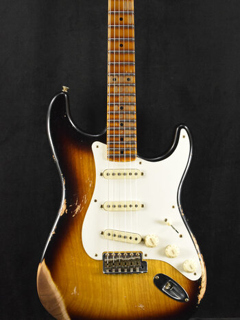 Fender Fender 1957 Stratocaster Heavy Relic Aged 2-Color Sunburst 1-Piece Rift Sawn Maple Neck Fingerboard