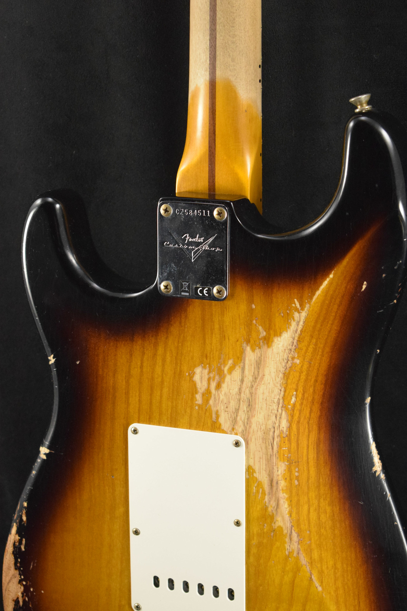 Fender Fender 1957 Stratocaster Heavy Relic Aged 2-Color Sunburst 1-Piece Rift Sawn Maple Neck Fingerboard