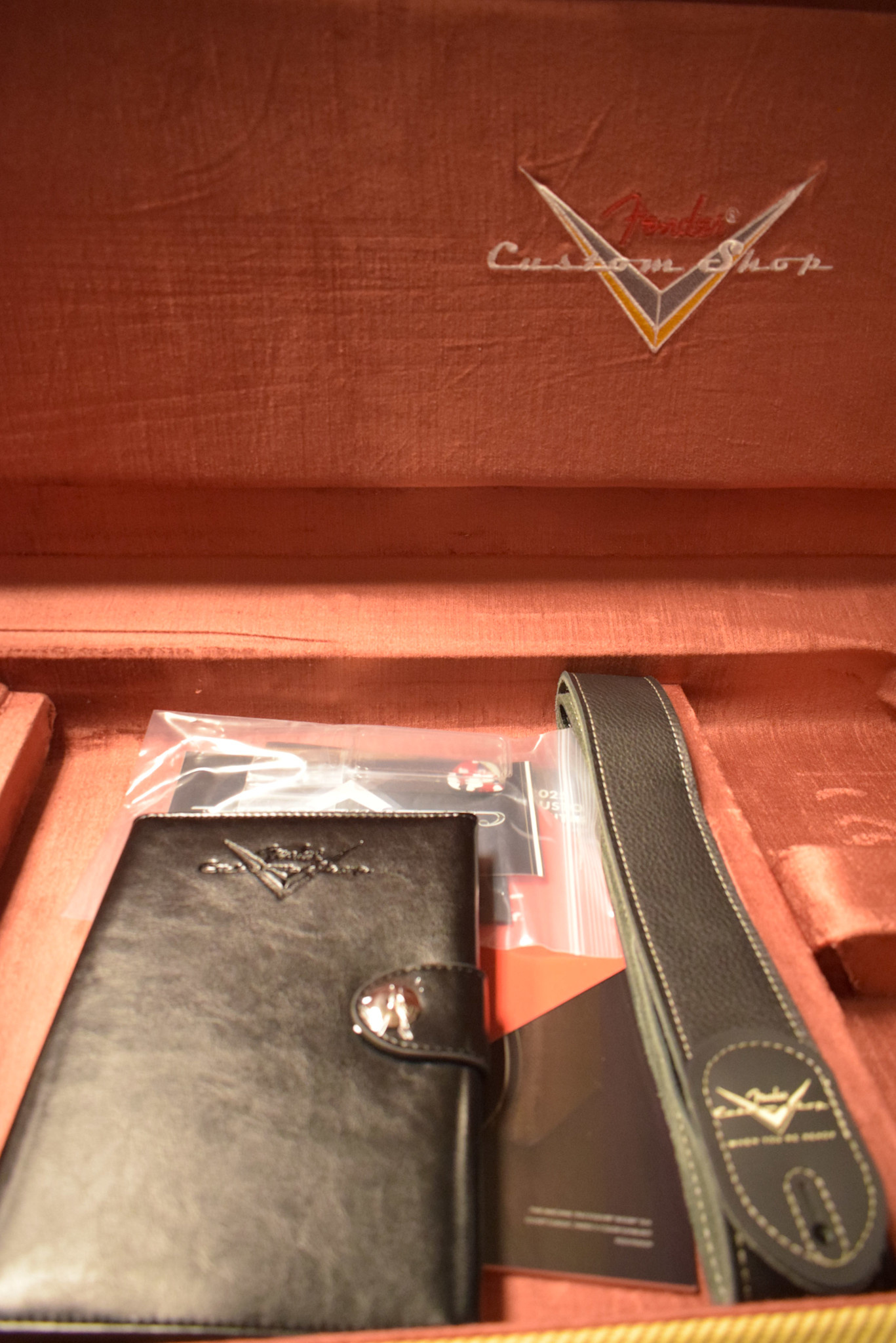 Fender Fender Limited Edition P-Jazz Bass Relic Chocolate 3-Color Sunburst 1-Piece Quartersawn Maple Neck Fingerboard