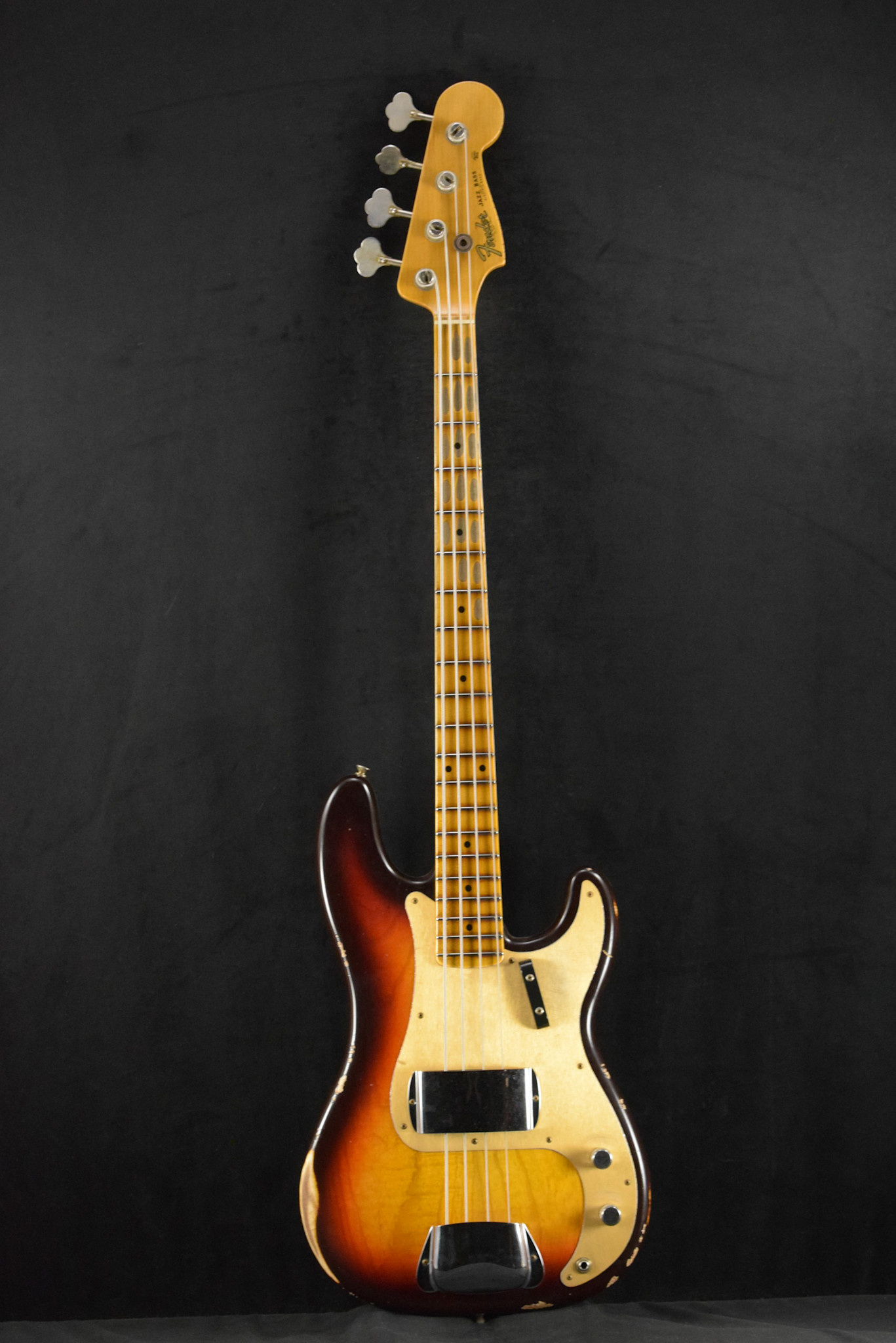 Fender Fender Limited Edition P-Jazz Bass Relic Chocolate 3-Color Sunburst 1-Piece Quartersawn Maple Neck Fingerboard