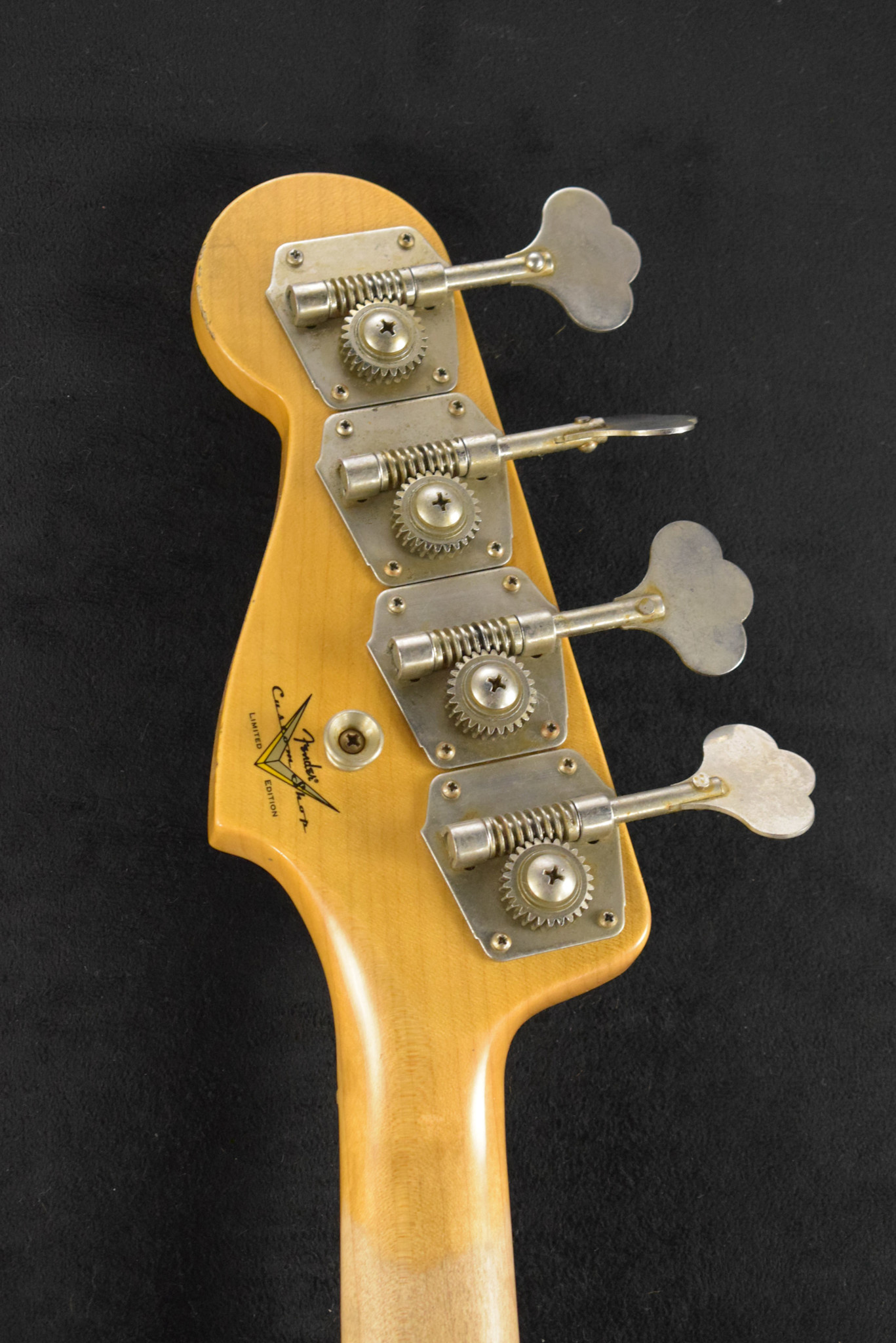 Fender Fender Limited Edition P-Jazz Bass Relic Chocolate 3-Color Sunburst 1-Piece Quartersawn Maple Neck Fingerboard