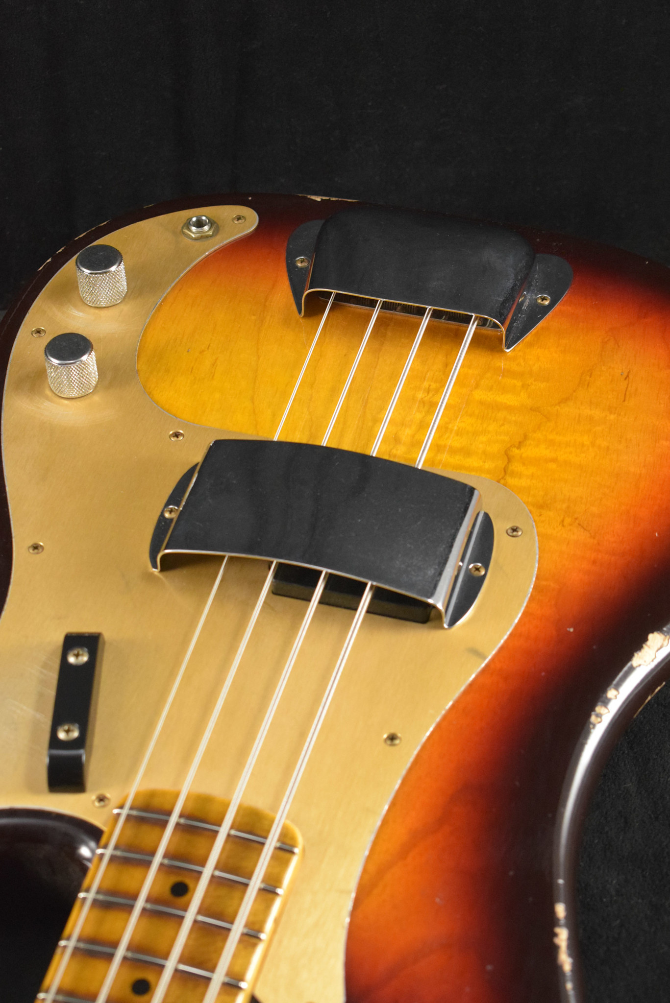 Fender Fender Limited Edition P-Jazz Bass Relic Chocolate 3-Color Sunburst 1-Piece Quartersawn Maple Neck Fingerboard