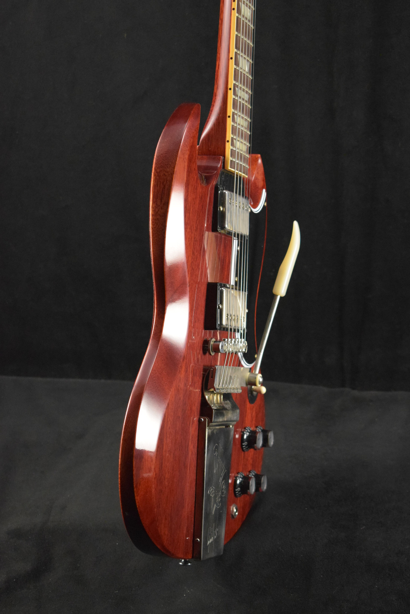 Gibson Gibson Custom Shop 1964 SG Standard Reissue With Maestro Vibrola VOS Cherry Red