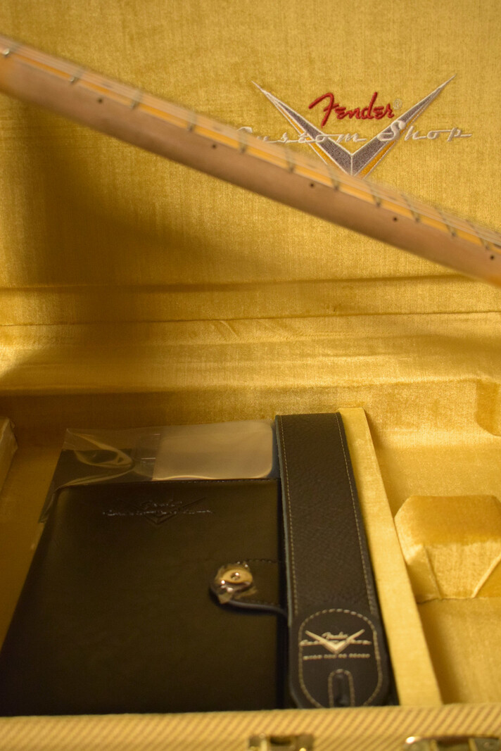 Fender Fender 1954 Telecaster Heavy Relic Faded Aged Nocaster Blonde 1-Piece Rift Sawn Maple Neck Fingerboard,