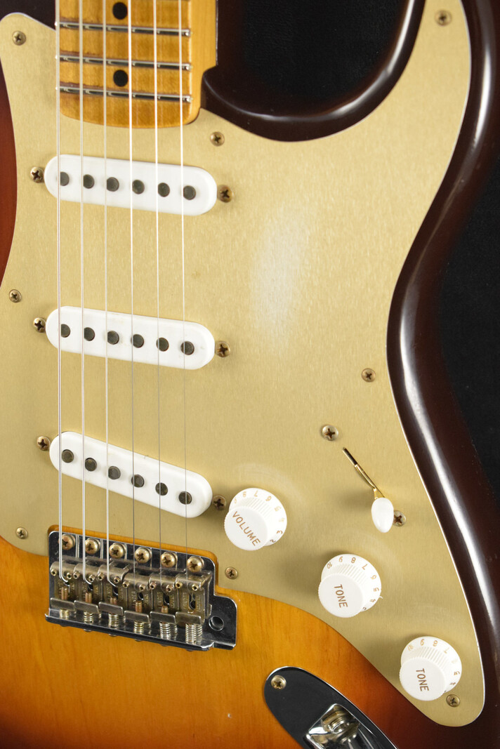 Fender Fender Limited Edition 1954 Roasted Stratocaster Journeyman Relic Wide-Fade Chocolate 2-Color Sunburst 1-Piece Roasted Quarterswan Maple Neck