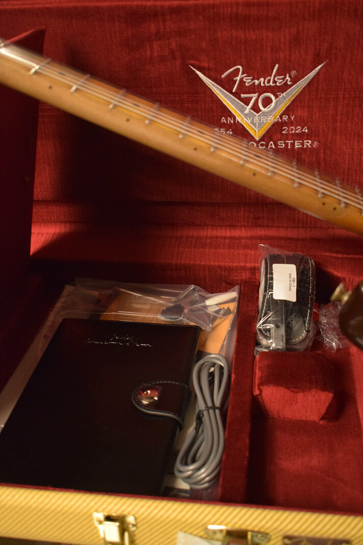 Fender Fender Limited Edition 1954 Roasted Stratocaster Journeyman Relic Wide-Fade Chocolate 2-Color Sunburst 1-Piece Roasted Quarterswan Maple Neck