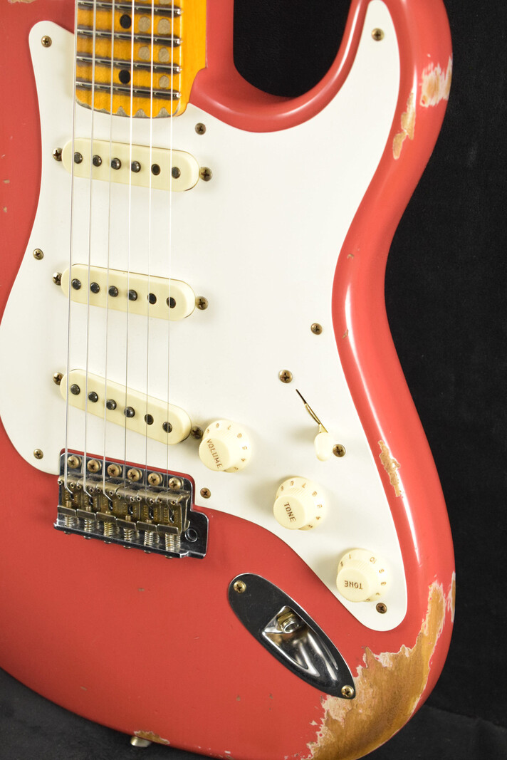 Fender Fender 1957 Stratocaster Heavy Relic Aged Fiesta Red w/1-Piece Rift Sawn Maple Neck Fingerboard