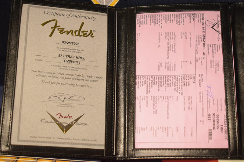 Fender Fender 1957 Stratocaster Heavy Relic Aged Fiesta Red w/1-Piece Rift Sawn Maple Neck Fingerboard