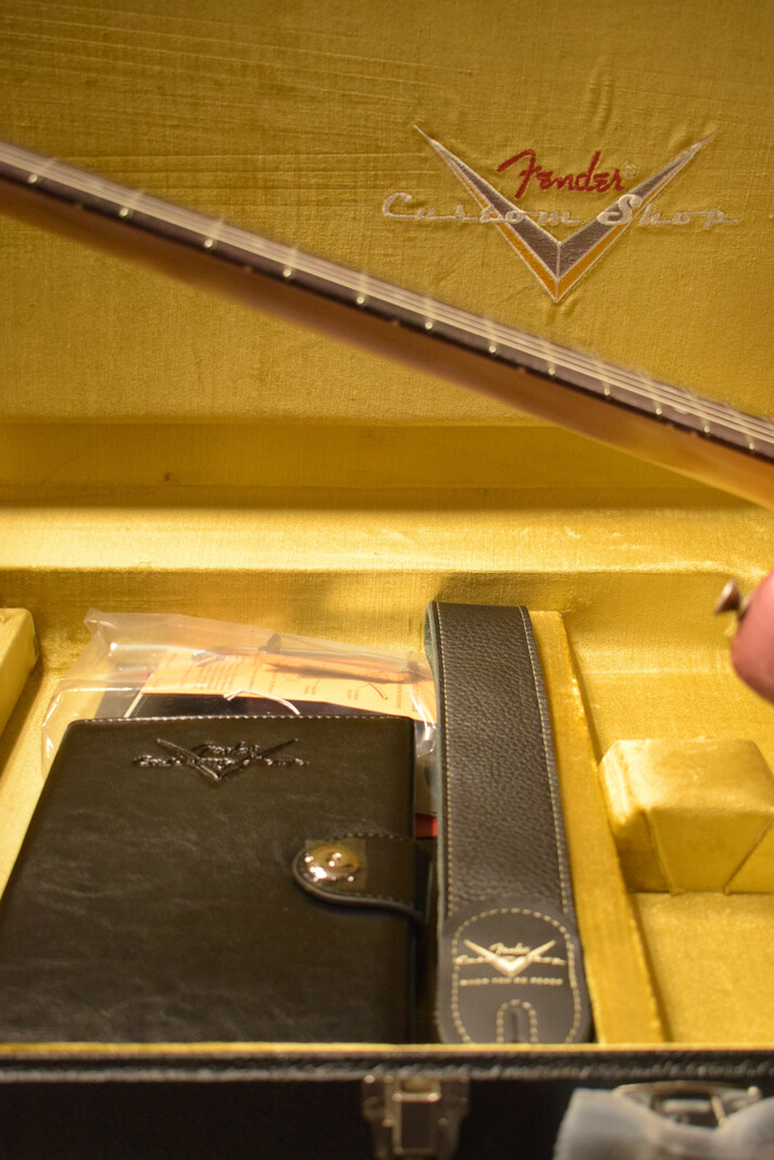 Fender Fender Limited Edition Fat '64 Stratocaster Journeyman Relic Aged Burgundy Mist Metallic 3A Rosewood Fingerboard