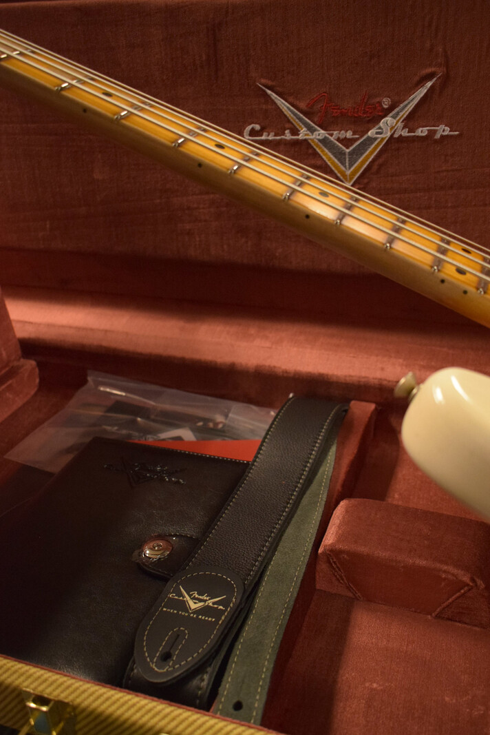 Fender Fender Limited Edition P-Jazz Bass Relic Aged White Blonde 1-Piece Quartersawn Maple Neck Fingerboard