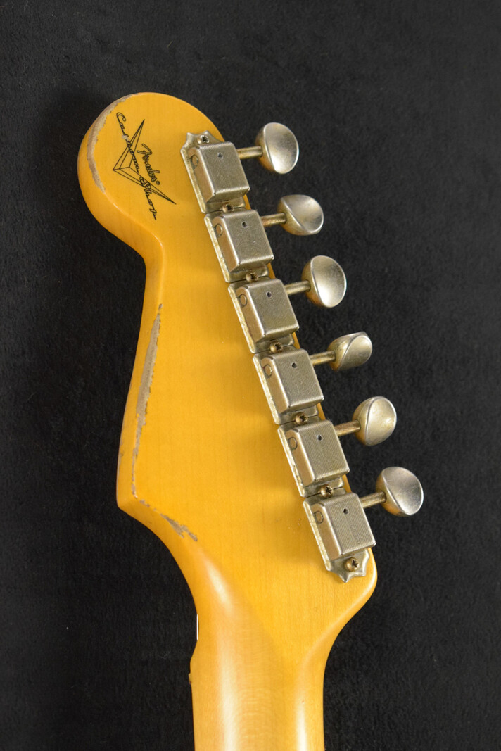 Fender Fender 1957 Stratocaster Heavy Relic Aged Surf Green 1-Piece Rift Sawn Maple Neck Fingerboard