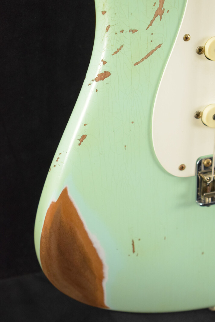 Fender Fender 1957 Stratocaster Heavy Relic Aged Surf Green 1-Piece Rift Sawn Maple Neck Fingerboard