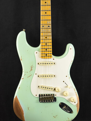 Fender Fender 1957 Stratocaster Heavy Relic Aged Surf Green 1-Piece Rift Sawn Maple Neck Fingerboard