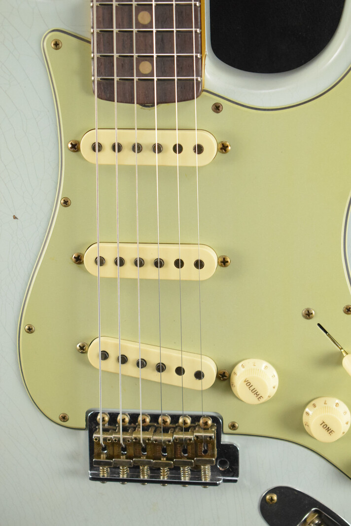 Fender Fender 1959 Stratocaster Journeyman Relic Super Faded Aged Sonic Blue 3A Rosewood Fingerboard