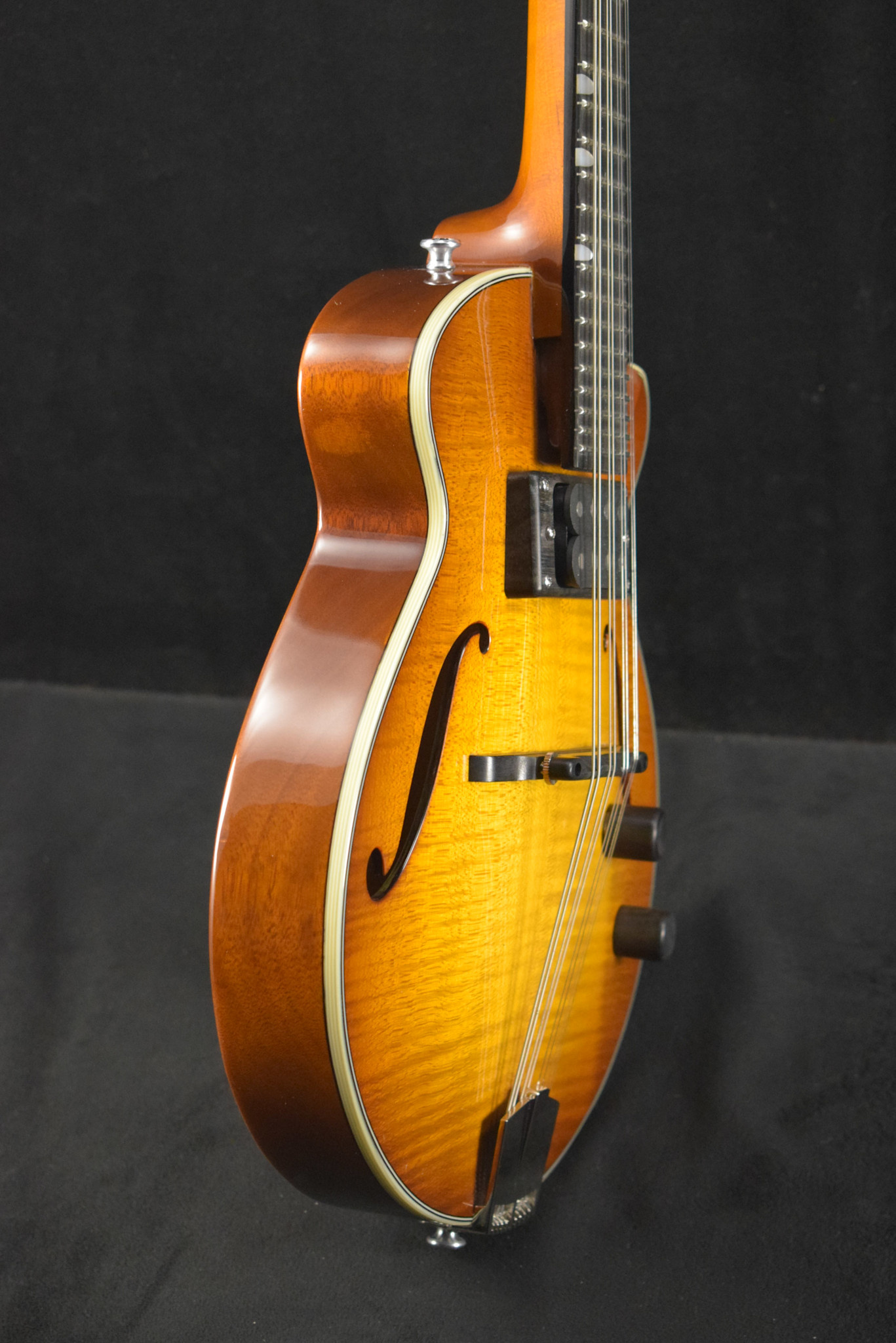 Eastman Eastman ER-M-GB El Rey Mando Electric Mandolin Goldburst Gloss