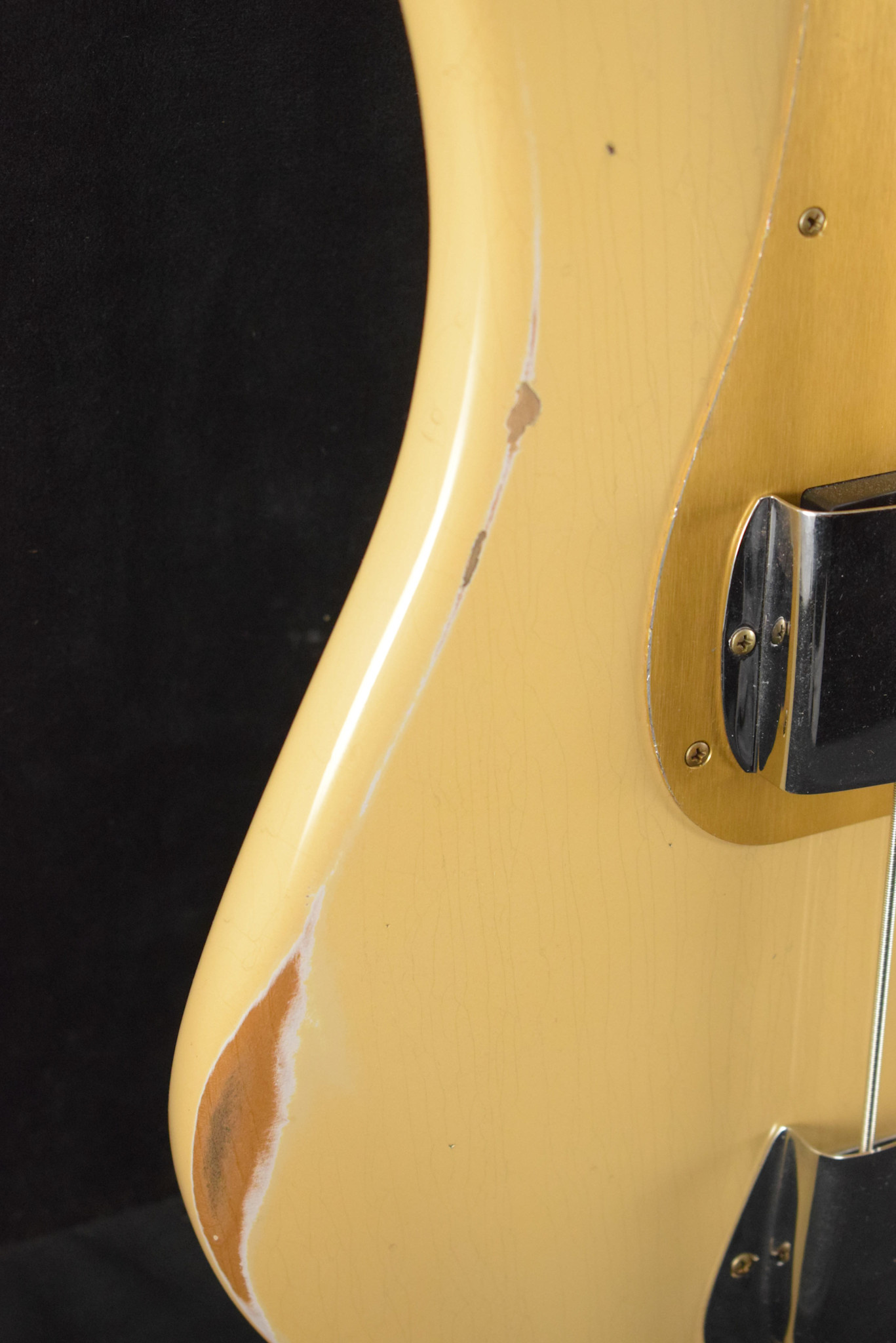 Fender Fender 1958 Precision Bass Relic Aged Desert Sand 1-Piece Quartersawn Maple Neck Fingerboard