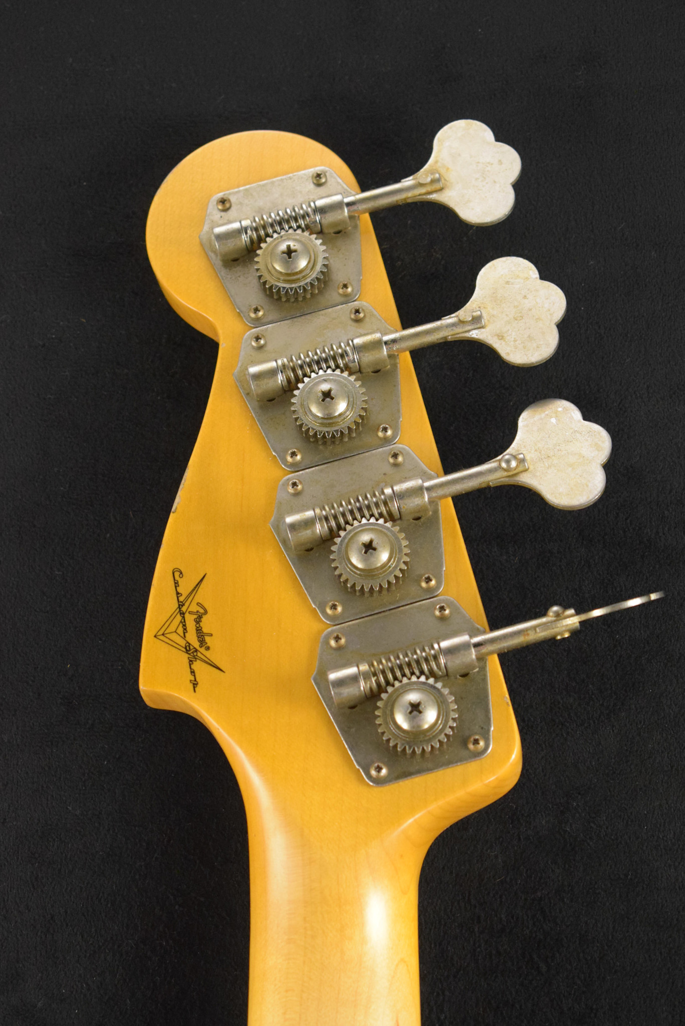 Fender Fender 1958 Precision Bass Relic Aged Desert Sand 1-Piece Quartersawn Maple Neck Fingerboard